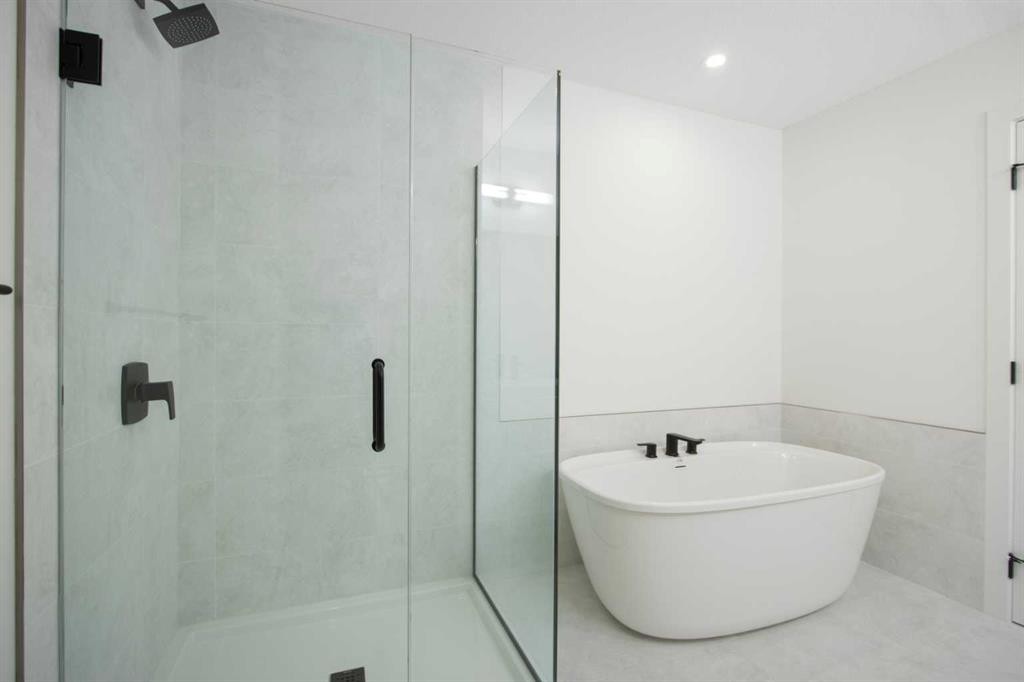 2235 81St Street Sw, Calgary, AB - Indoor Photo Showing Bathroom