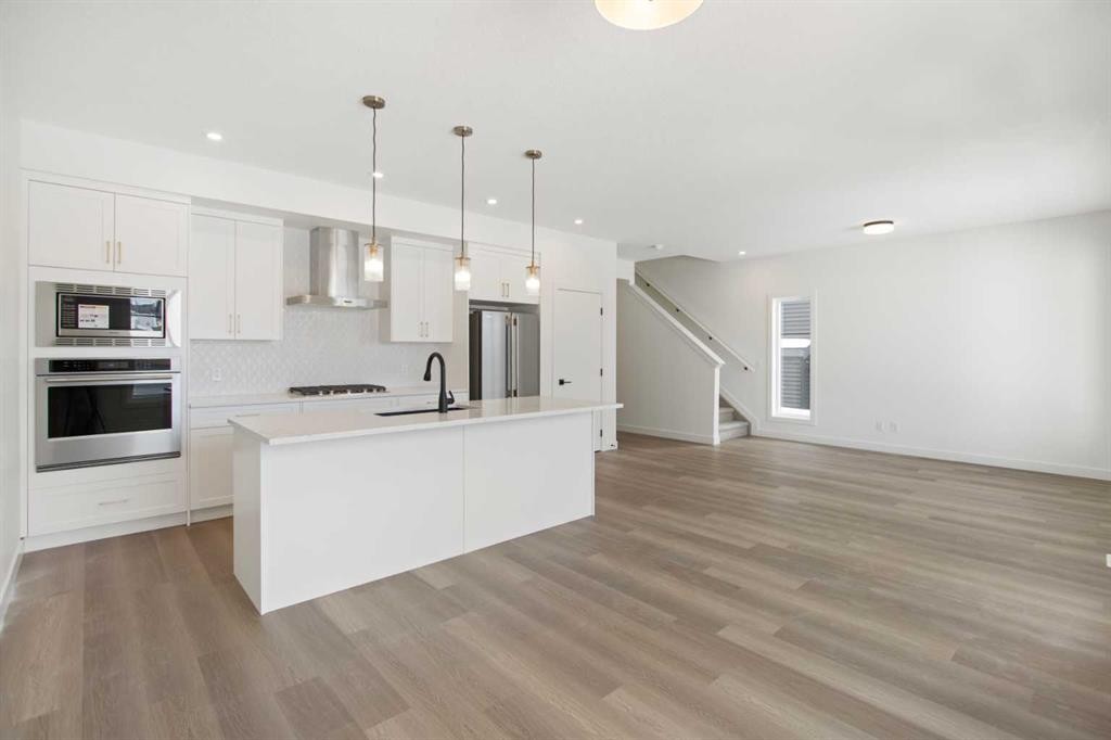 2235 81St Street Sw, Calgary, AB - Indoor Photo Showing Kitchen With Upgraded Kitchen