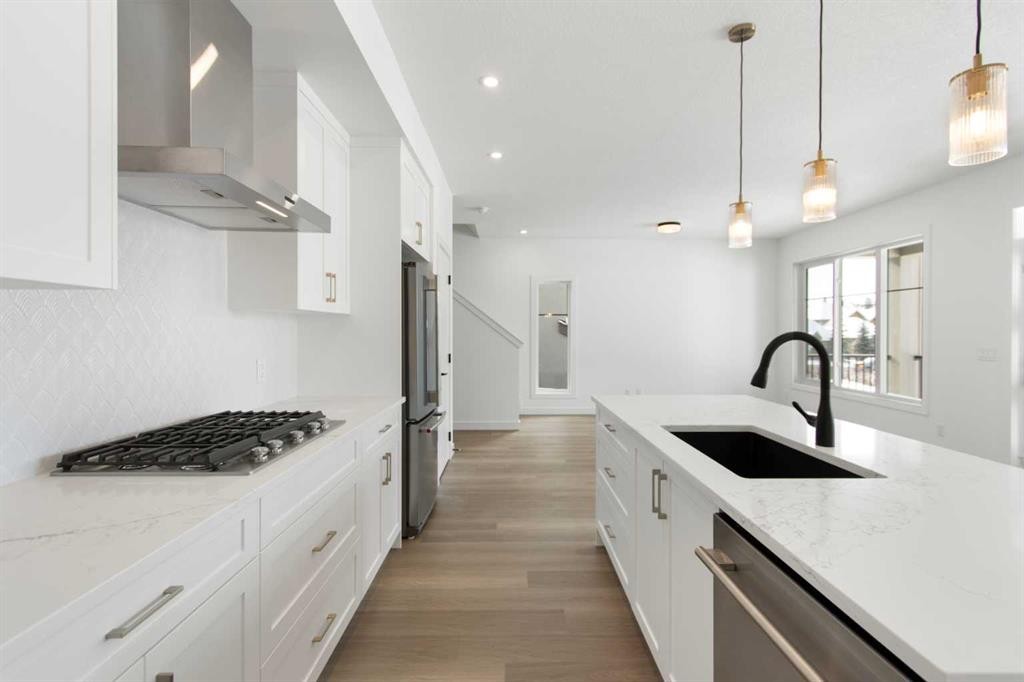 2235 81St Street Sw, Calgary, AB - Indoor Photo Showing Kitchen With Upgraded Kitchen