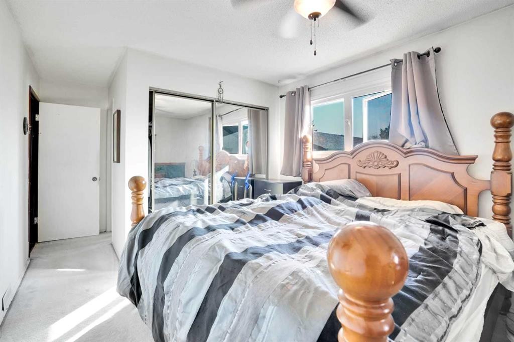 4764 Rundlewood Drive Ne, Calgary, AB - Indoor Photo Showing Bedroom