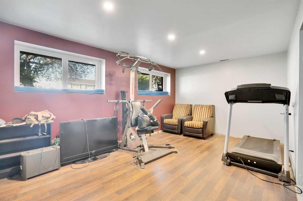 4764 Rundlewood Drive Ne, Calgary, AB - Indoor Photo Showing Gym Room