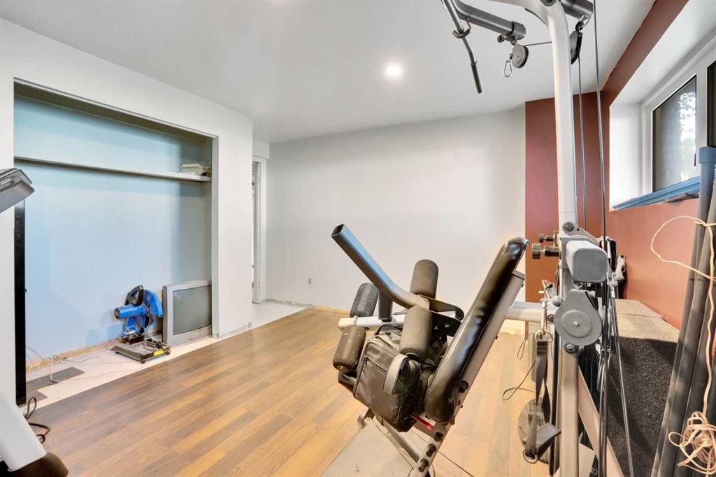 4764 Rundlewood Drive Ne, Calgary, AB - Indoor Photo Showing Gym Room