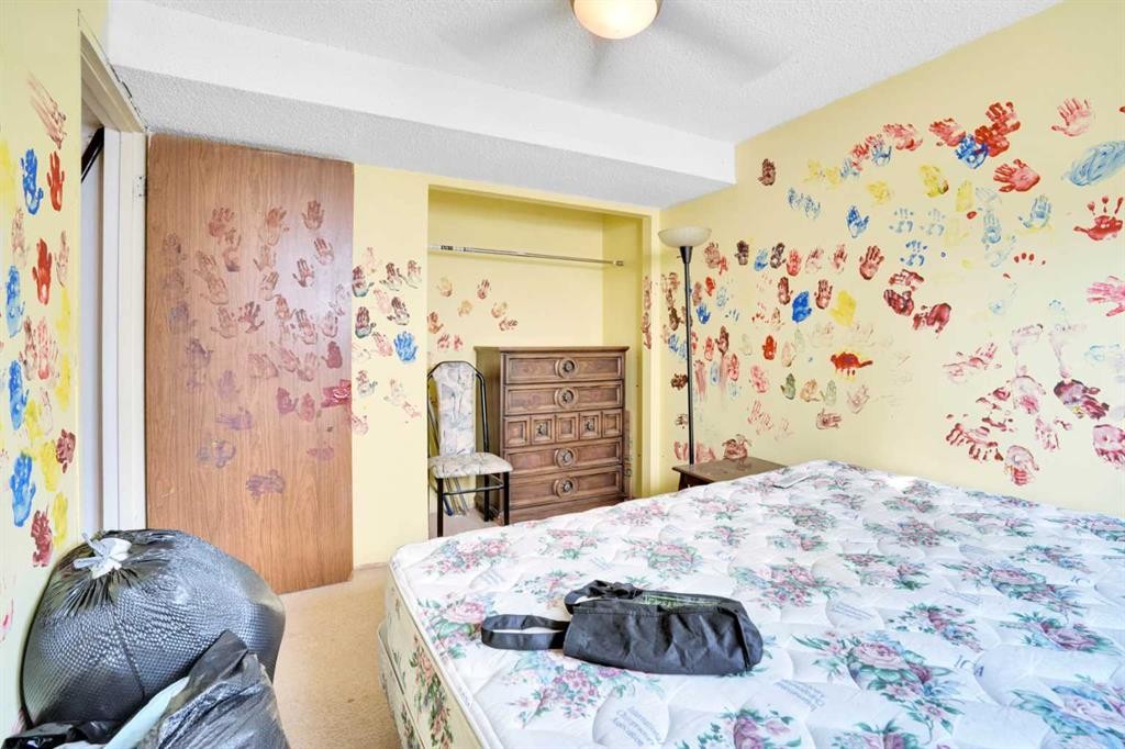 4764 Rundlewood Drive Ne, Calgary, AB - Indoor Photo Showing Bedroom