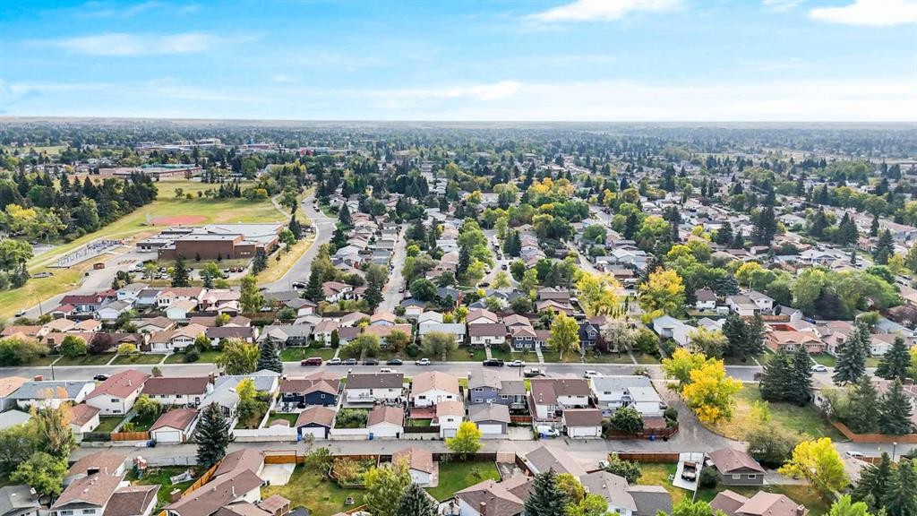 4764 Rundlewood Drive Ne, Calgary, AB - Outdoor With View