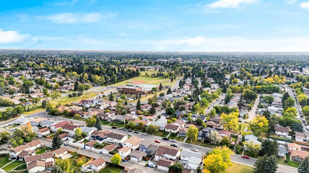 4764 Rundlewood Drive Ne, Calgary, AB - Outdoor With View