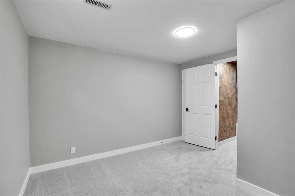 363 Templeside Circle Ne, Calgary, AB - Indoor Photo Showing Other Room
