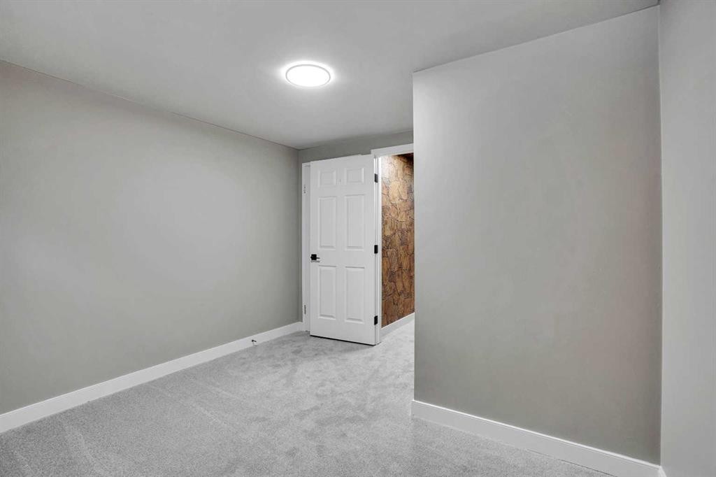363 Templeside Circle Ne, Calgary, AB - Indoor Photo Showing Other Room