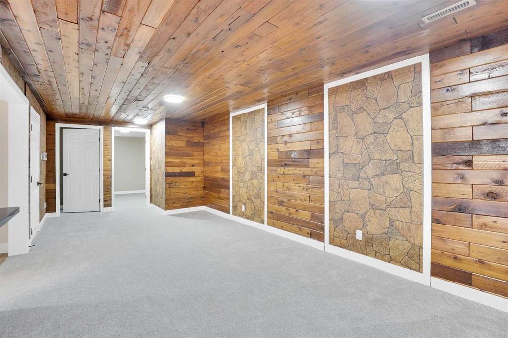 363 Templeside Circle Ne, Calgary, AB - Indoor Photo Showing Other Room
