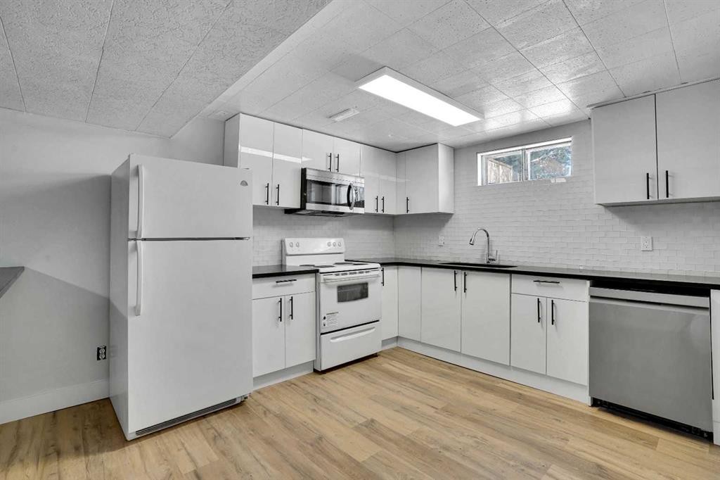 363 Templeside Circle Ne, Calgary, AB - Indoor Photo Showing Kitchen