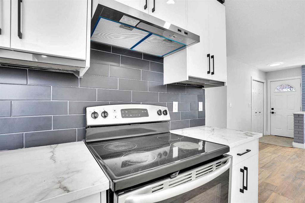 363 Templeside Circle Ne, Calgary, AB - Indoor Photo Showing Kitchen