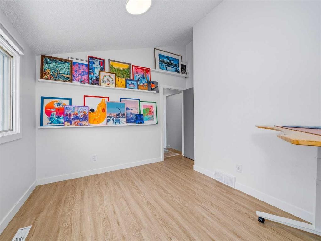 7723 Hunterview Drive Nw, Calgary, AB - Indoor Photo Showing Other Room