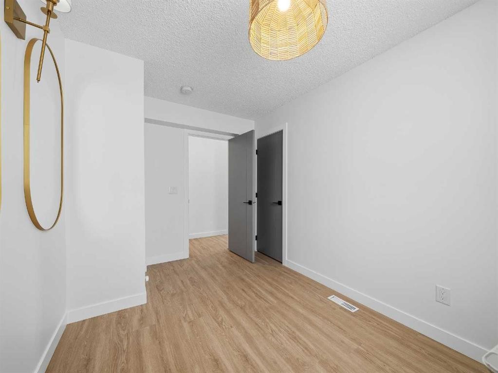 7723 Hunterview Drive Nw, Calgary, AB - Indoor Photo Showing Other Room
