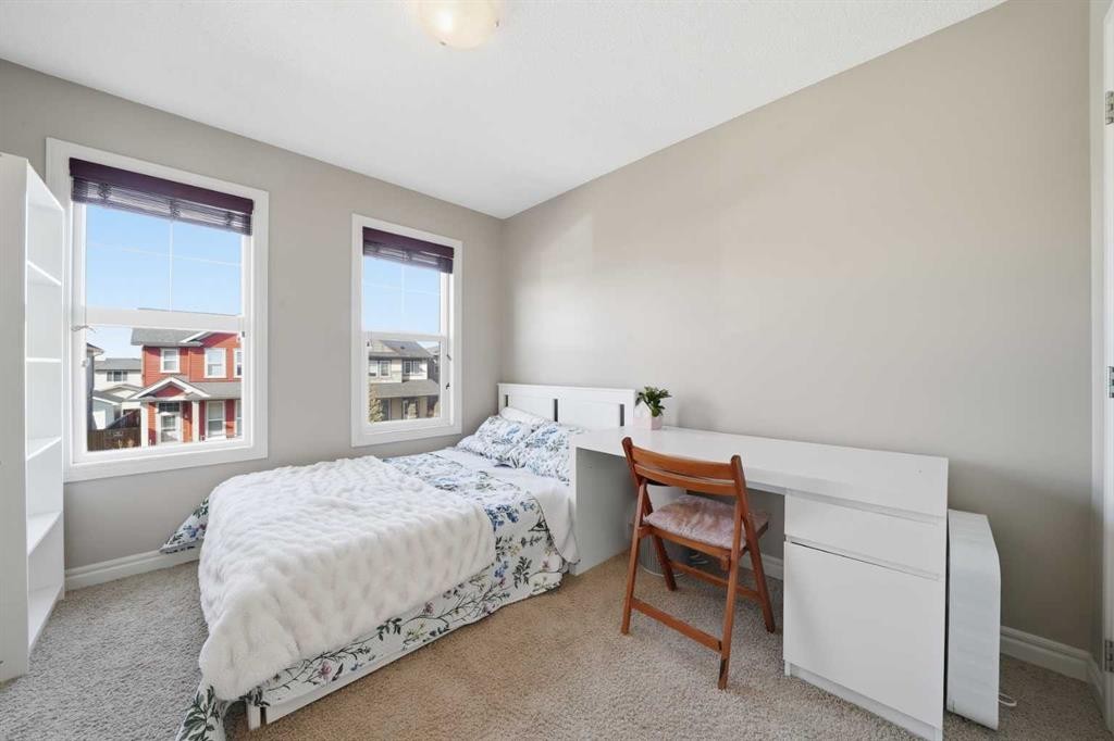 67 Evanspark Road Nw, Calgary, AB - Indoor Photo Showing Bedroom
