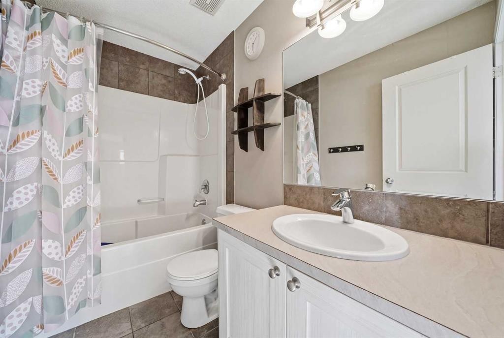 67 Evanspark Road Nw, Calgary, AB - Indoor Photo Showing Bathroom