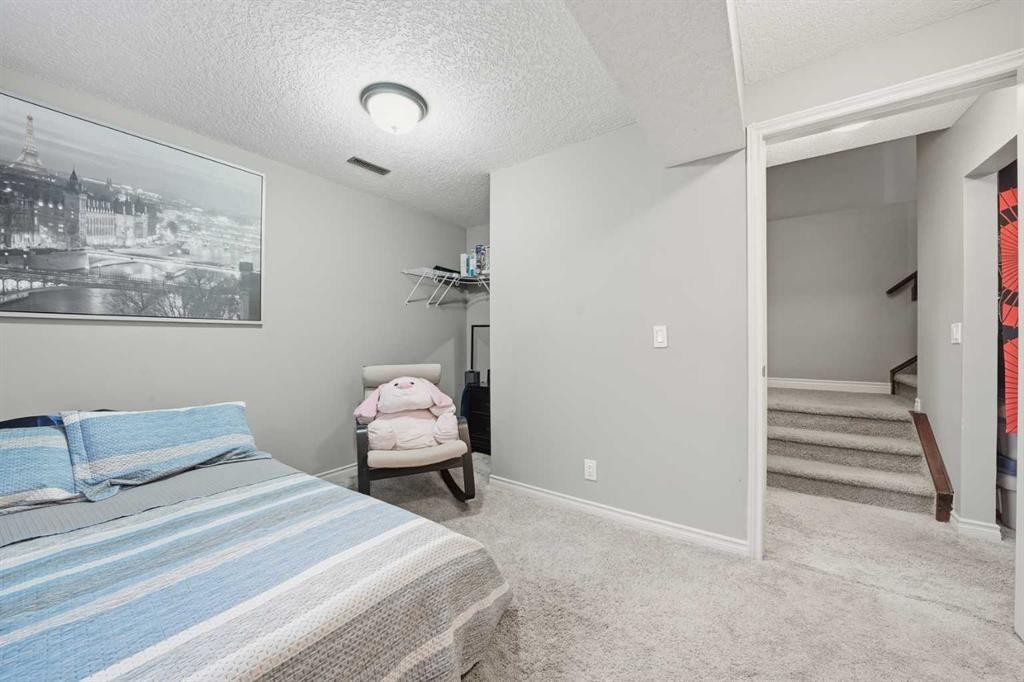 67 Evanspark Road Nw, Calgary, AB - Indoor Photo Showing Bedroom