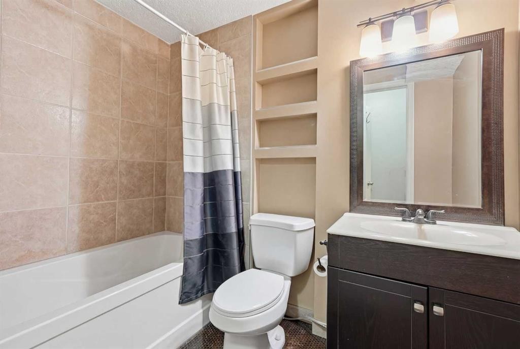 67 Evanspark Road Nw, Calgary, AB - Indoor Photo Showing Bathroom