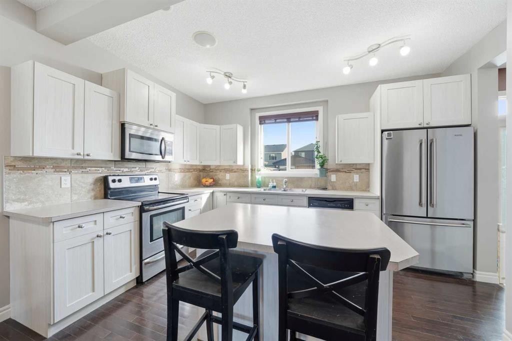 67 Evanspark Road Nw, Calgary, AB - Indoor Photo Showing Kitchen With Upgraded Kitchen