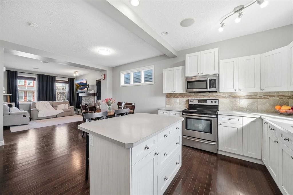 67 Evanspark Road Nw, Calgary, AB - Indoor Photo Showing Kitchen