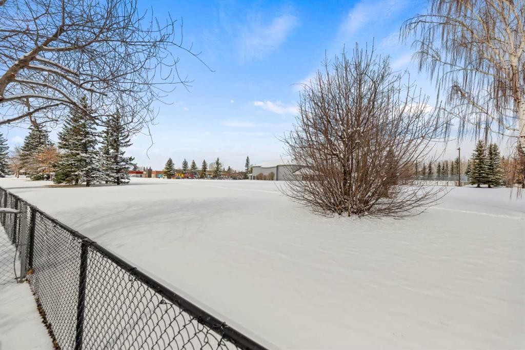 9 Mckenzie Place Se, Calgary, AB - Outdoor
