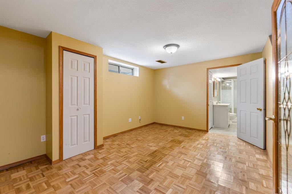 9 Mckenzie Place Se, Calgary, AB - Indoor Photo Showing Other Room