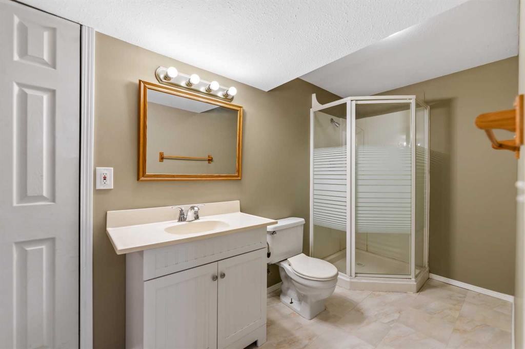 9 Mckenzie Place Se, Calgary, AB - Indoor Photo Showing Bathroom