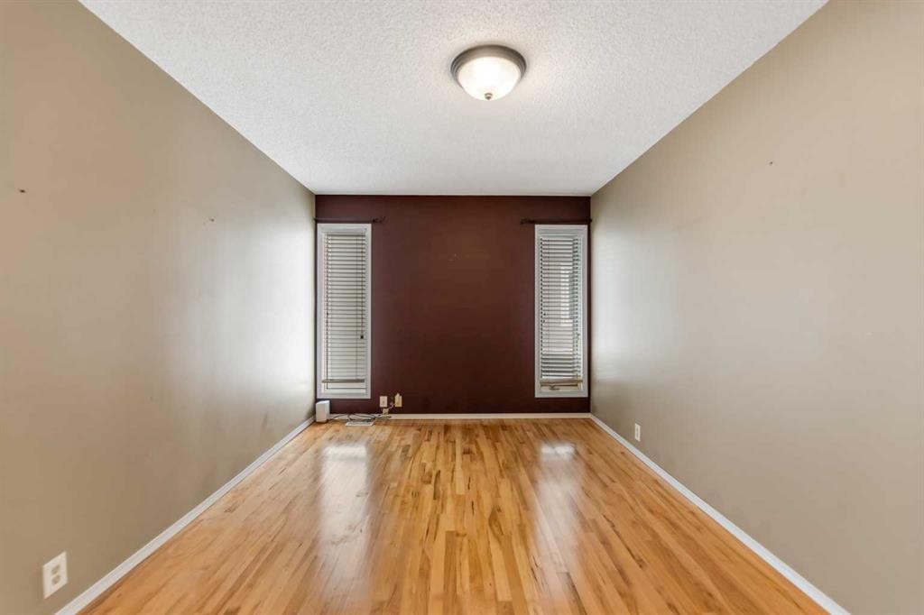 9 Mckenzie Place Se, Calgary, AB - Indoor Photo Showing Other Room