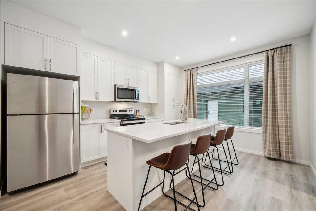 224 Vantage Drive, Cochrane, AB - Indoor Photo Showing Kitchen With Stainless Steel Kitchen