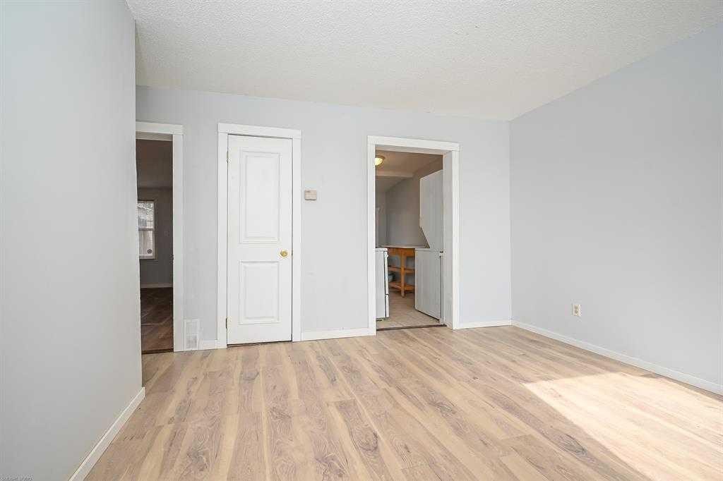 1024 18 Avenue Se, Calgary, AB - Indoor Photo Showing Other Room