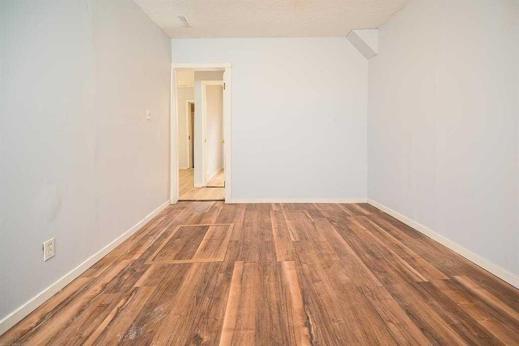 1024 18 Avenue Se, Calgary, AB - Indoor Photo Showing Other Room
