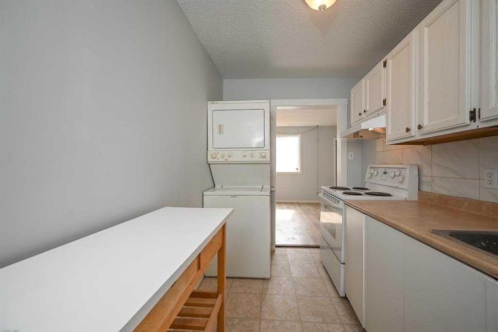 1024 18 Avenue Se, Calgary, AB - Indoor Photo Showing Kitchen