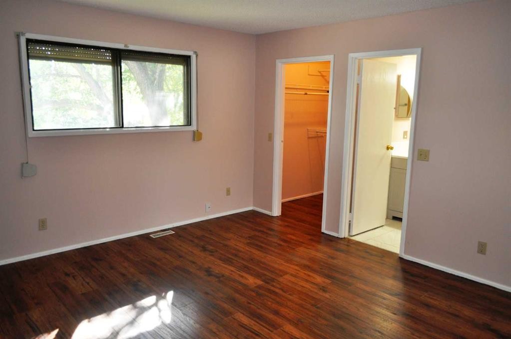 319 Woodside Circle Sw, Calgary, AB - Indoor Photo Showing Other Room