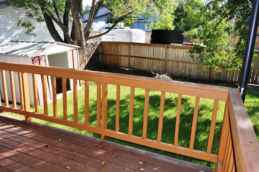 319 Woodside Circle Sw, Calgary, AB - Outdoor