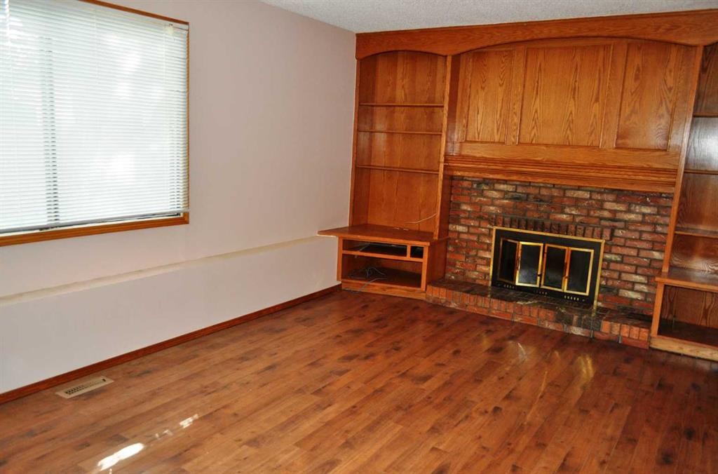 319 Woodside Circle Sw, Calgary, AB - Indoor With Fireplace