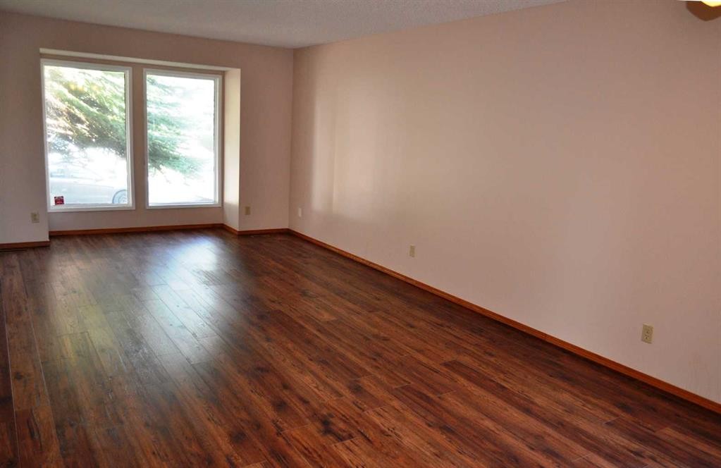 319 Woodside Circle Sw, Calgary, AB - Indoor Photo Showing Other Room