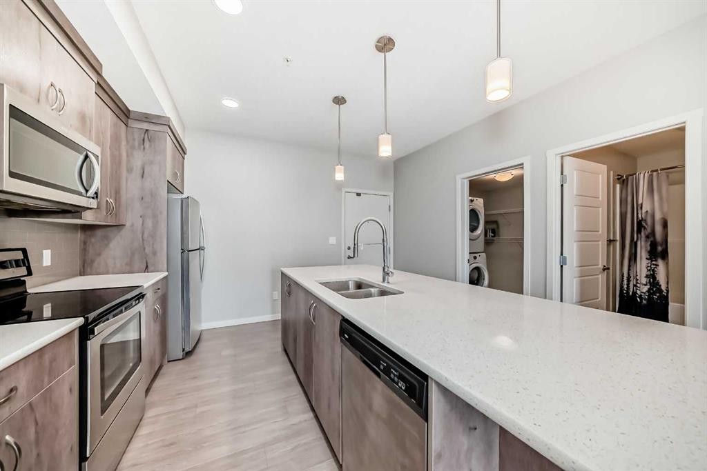 212-20 Seton Park Se, Calgary, AB - Indoor Photo Showing Kitchen With Double Sink With Upgraded Kitchen