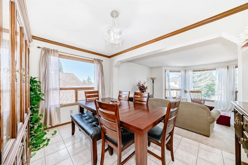 142 Edgeview Road Nw, Calgary, AB - Indoor Photo Showing Dining Room