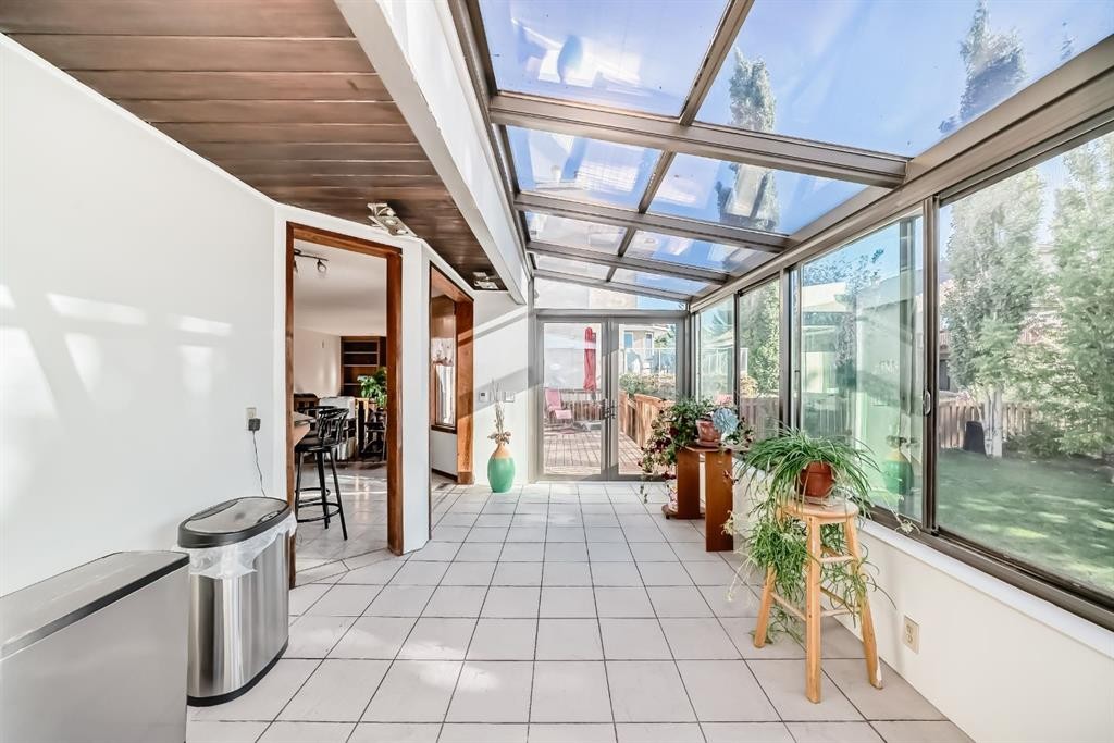 142 Edgeview Road Nw, Calgary, AB - Indoor Photo Showing Other Room