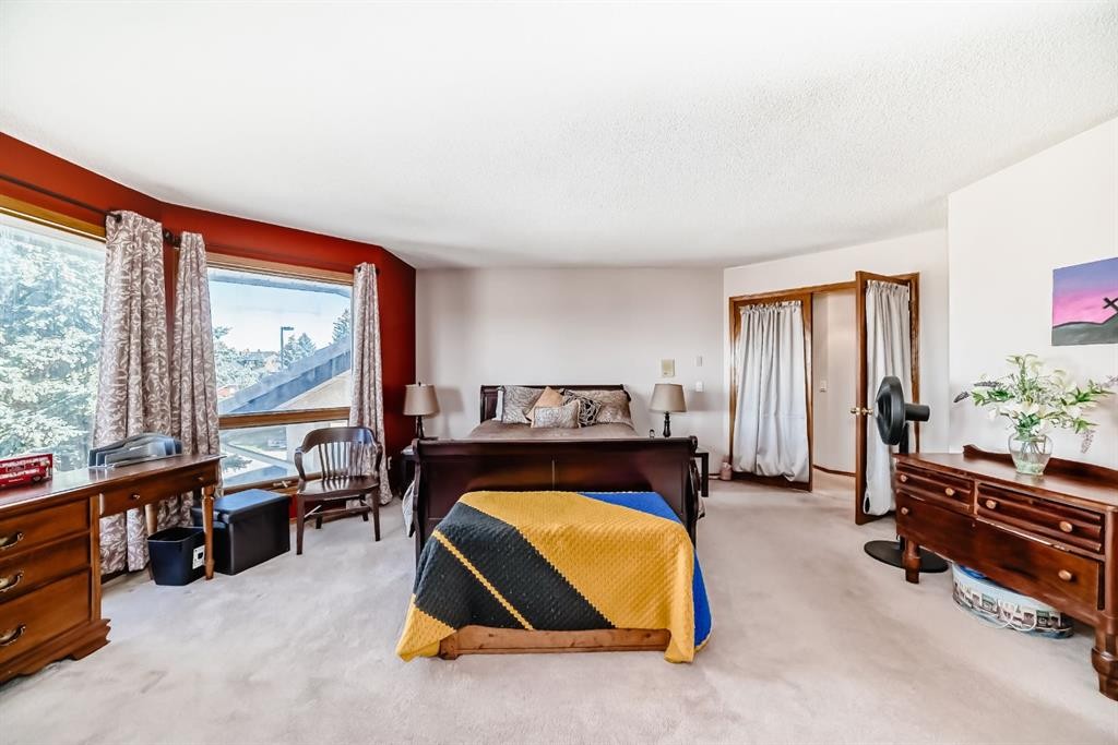 142 Edgeview Road Nw, Calgary, AB - Indoor Photo Showing Bedroom