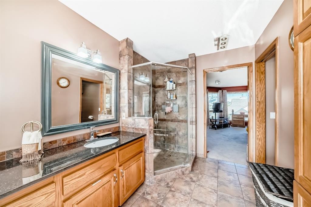 142 Edgeview Road Nw, Calgary, AB - Indoor Photo Showing Bathroom