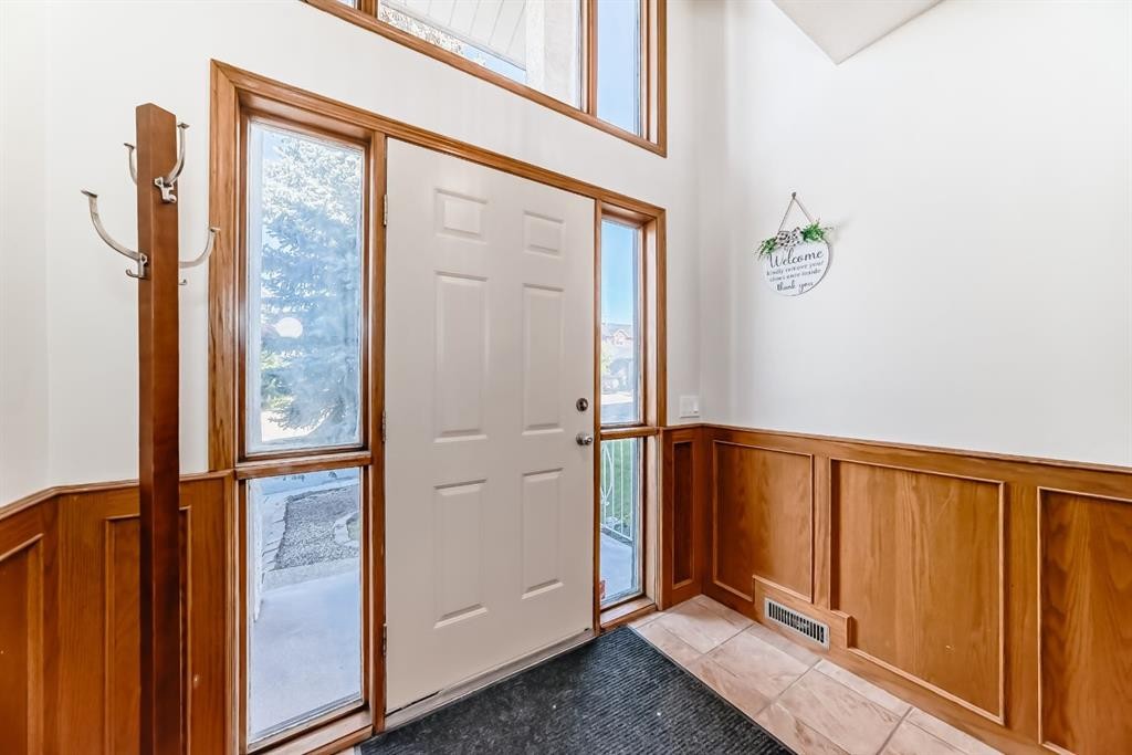 142 Edgeview Road Nw, Calgary, AB - Indoor Photo Showing Other Room