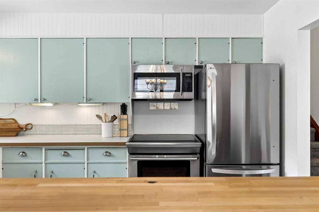 1323 University Drive Nw, Calgary, AB - Indoor Photo Showing Kitchen With Stainless Steel Kitchen