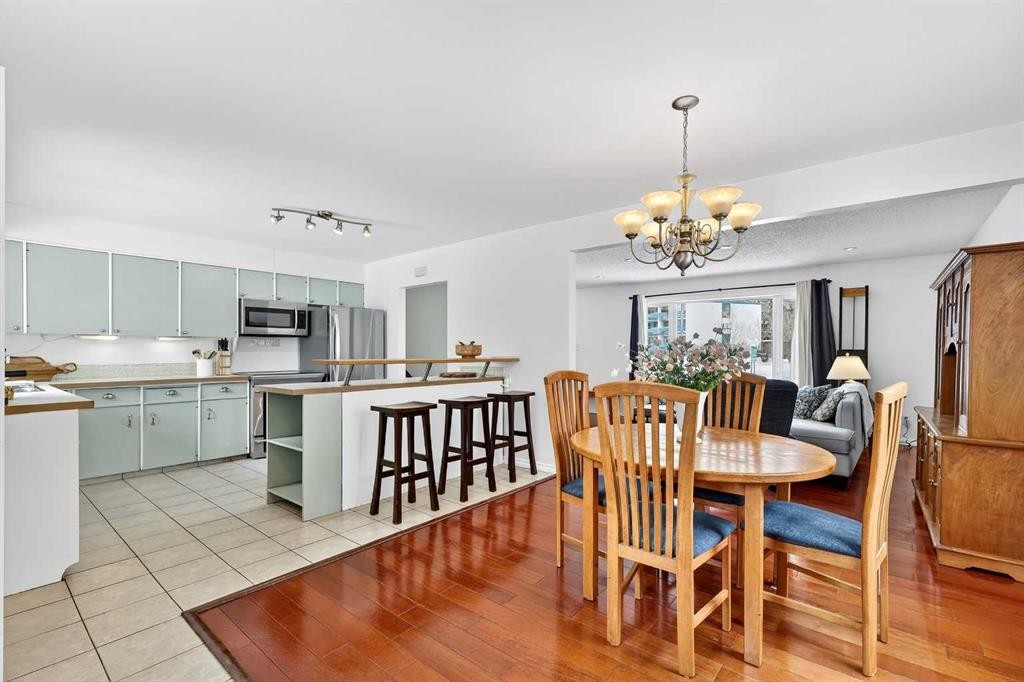 1323 University Drive Nw, Calgary, AB - Indoor