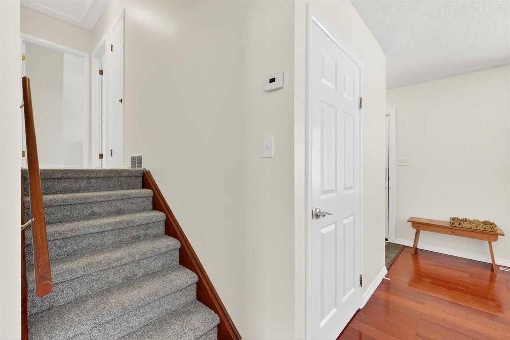 1323 University Drive Nw, Calgary, AB - Indoor Photo Showing Other Room
