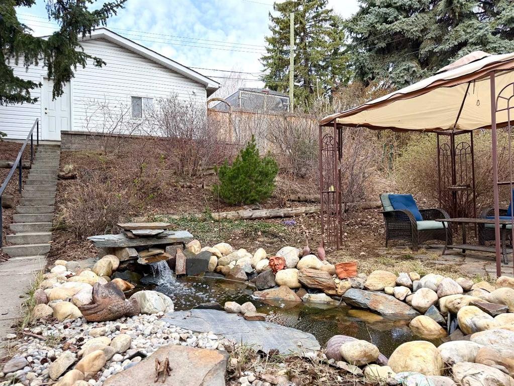 1323 University Drive Nw, Calgary, AB - Outdoor