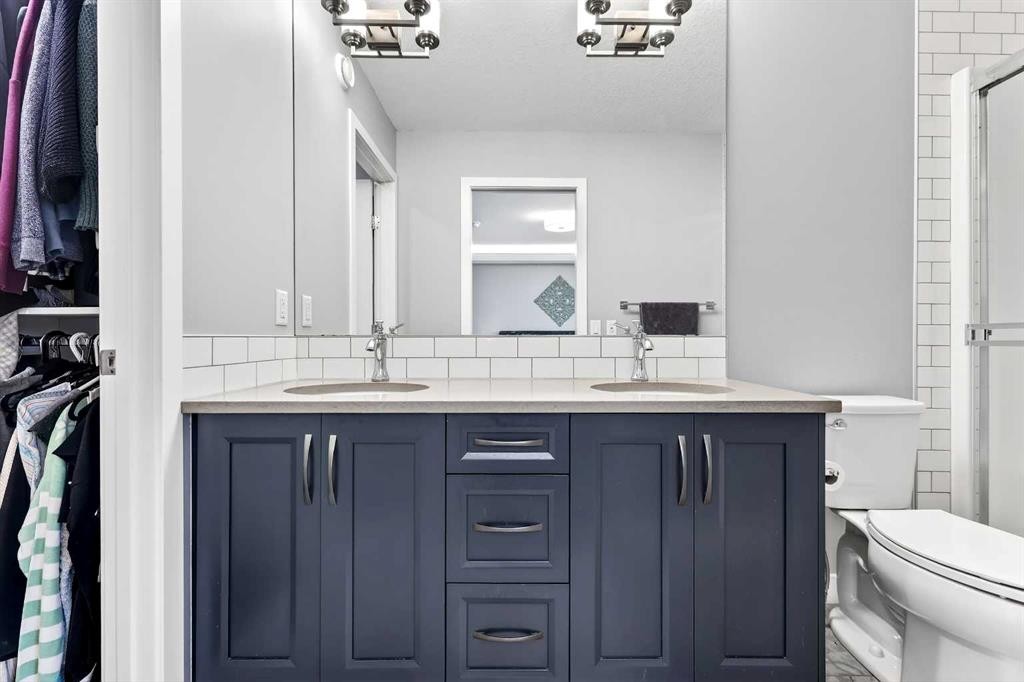 322 Masters Row Se, Calgary, AB - Indoor Photo Showing Bathroom