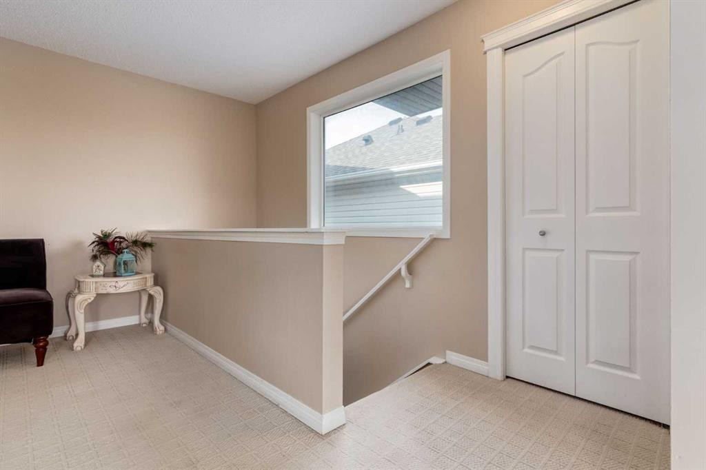 82 Everglen Crescent Sw, Calgary, AB - Indoor Photo Showing Other Room