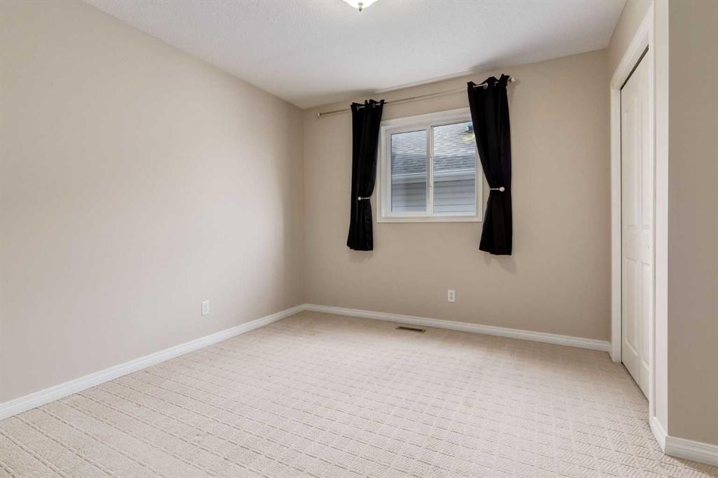 82 Everglen Crescent Sw, Calgary, AB - Indoor Photo Showing Other Room