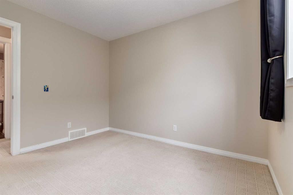 82 Everglen Crescent Sw, Calgary, AB - Indoor Photo Showing Other Room