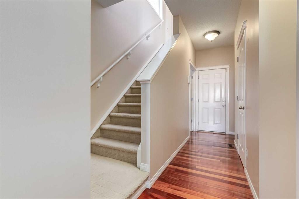 82 Everglen Crescent Sw, Calgary, AB - Indoor Photo Showing Other Room