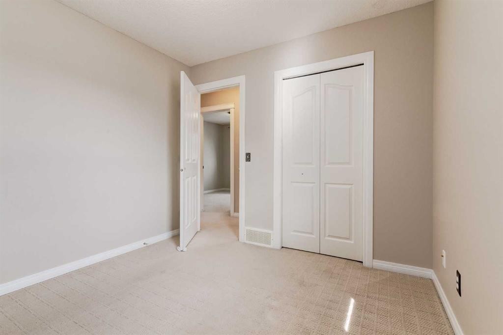82 Everglen Crescent Sw, Calgary, AB - Indoor Photo Showing Other Room
